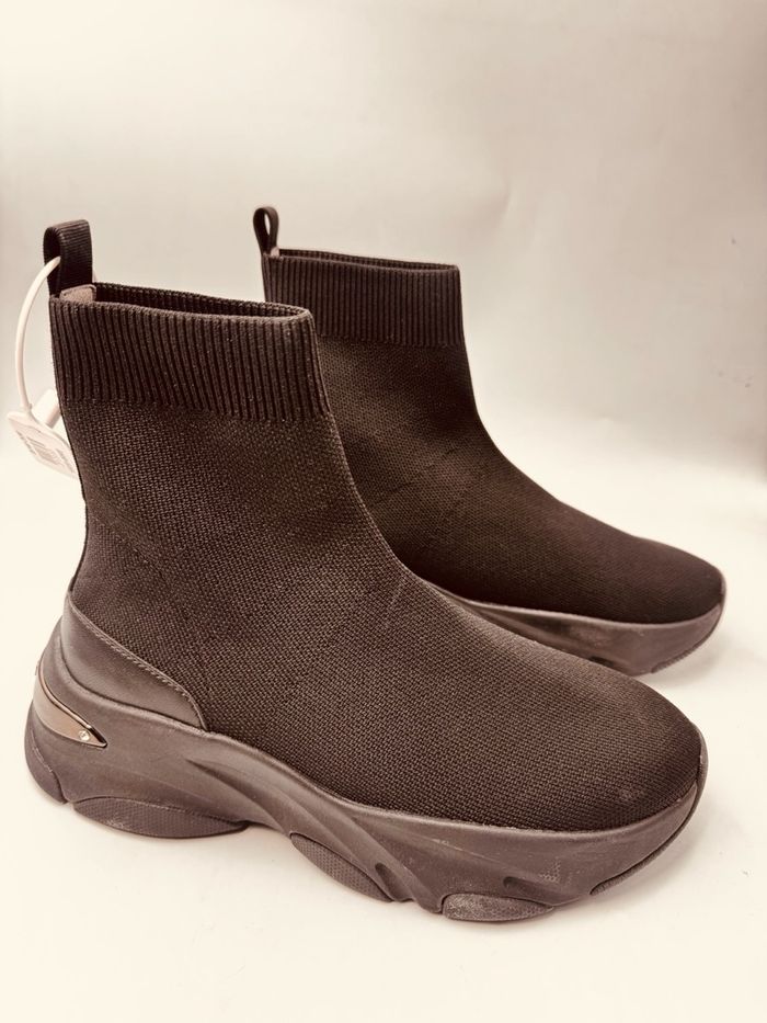 Диана түрийтэй пүүз