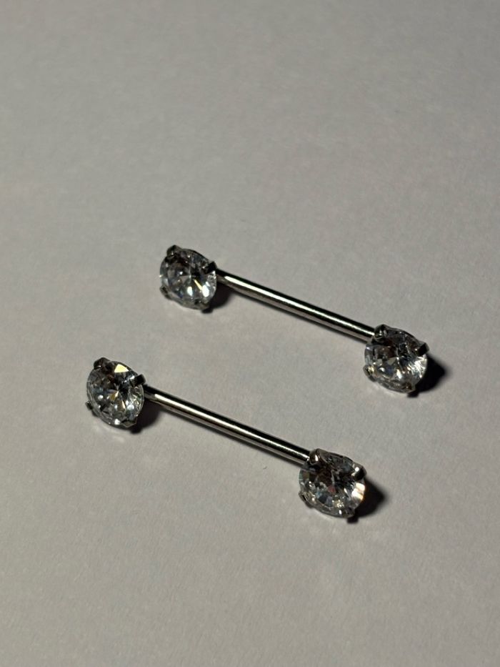 Хөхний ээмэг