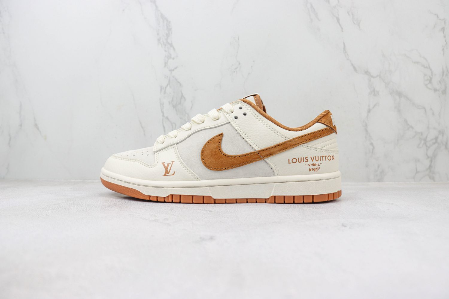 SB Dunk Low x LV 118