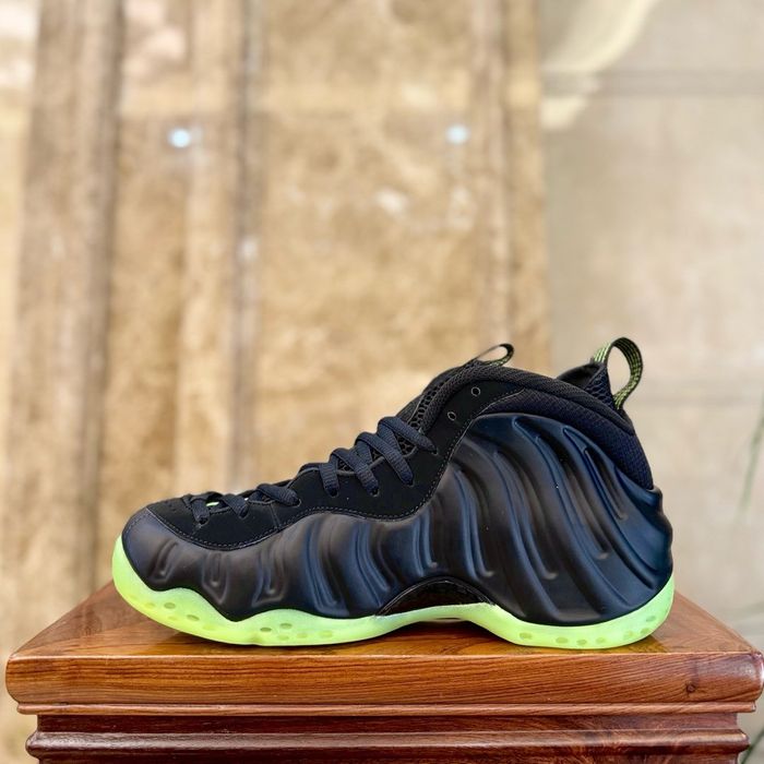 Nike Air Foamposite One Black Volt