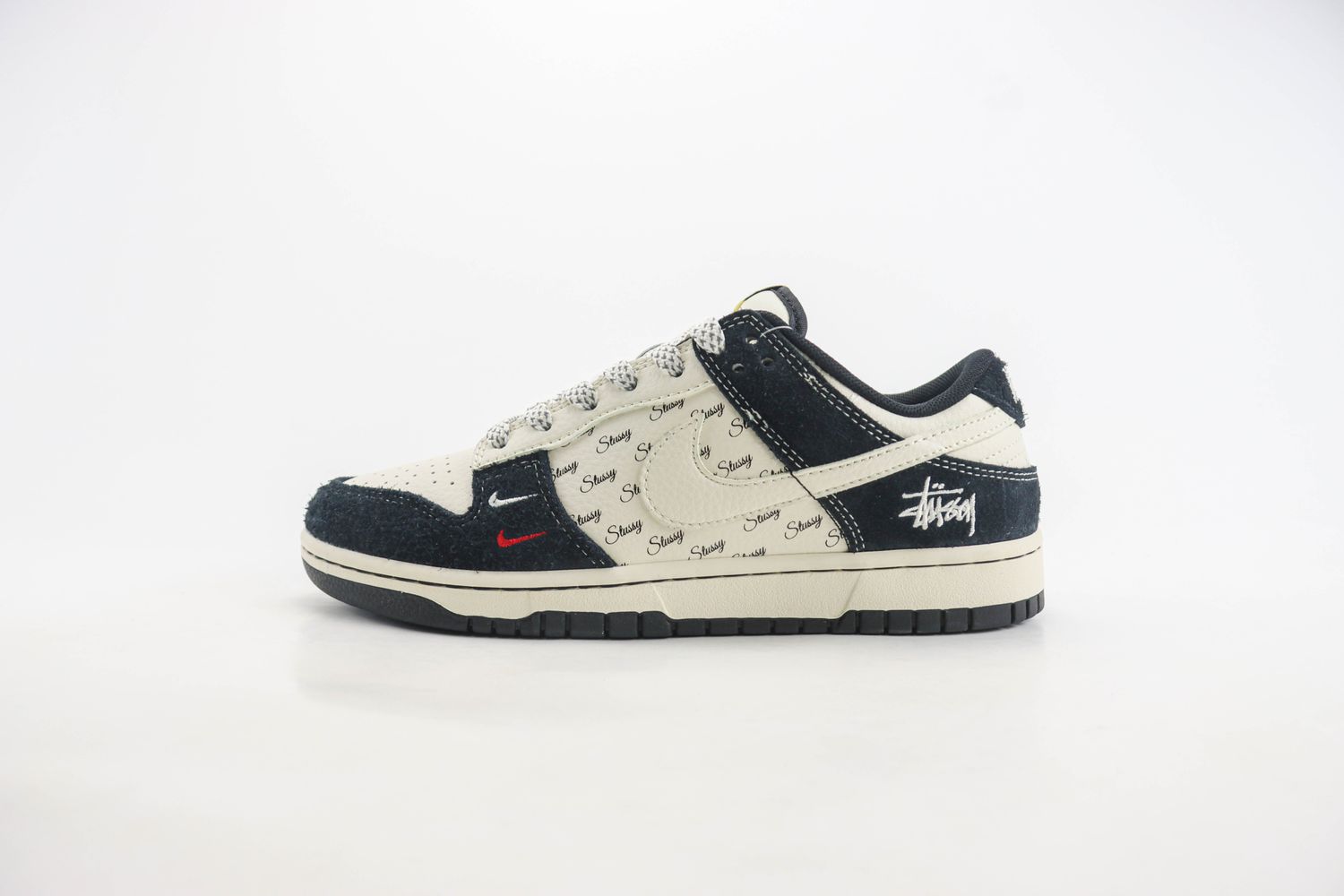 Nike SB Dunk Low x Stussy 60