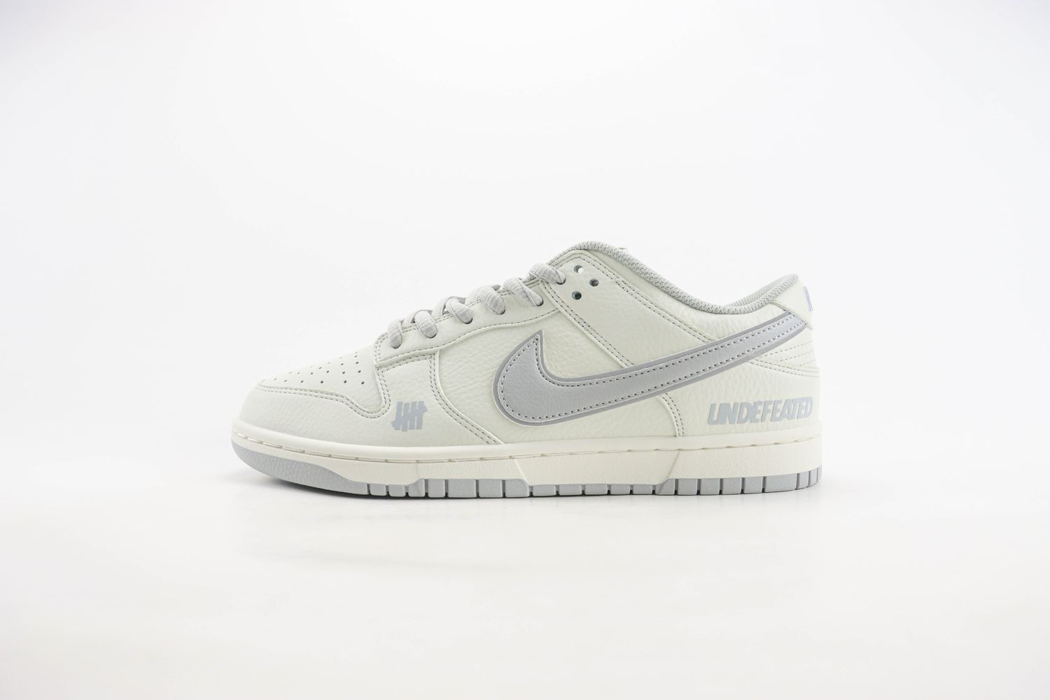 Nike Dunk SB Low x  Undefeated 06