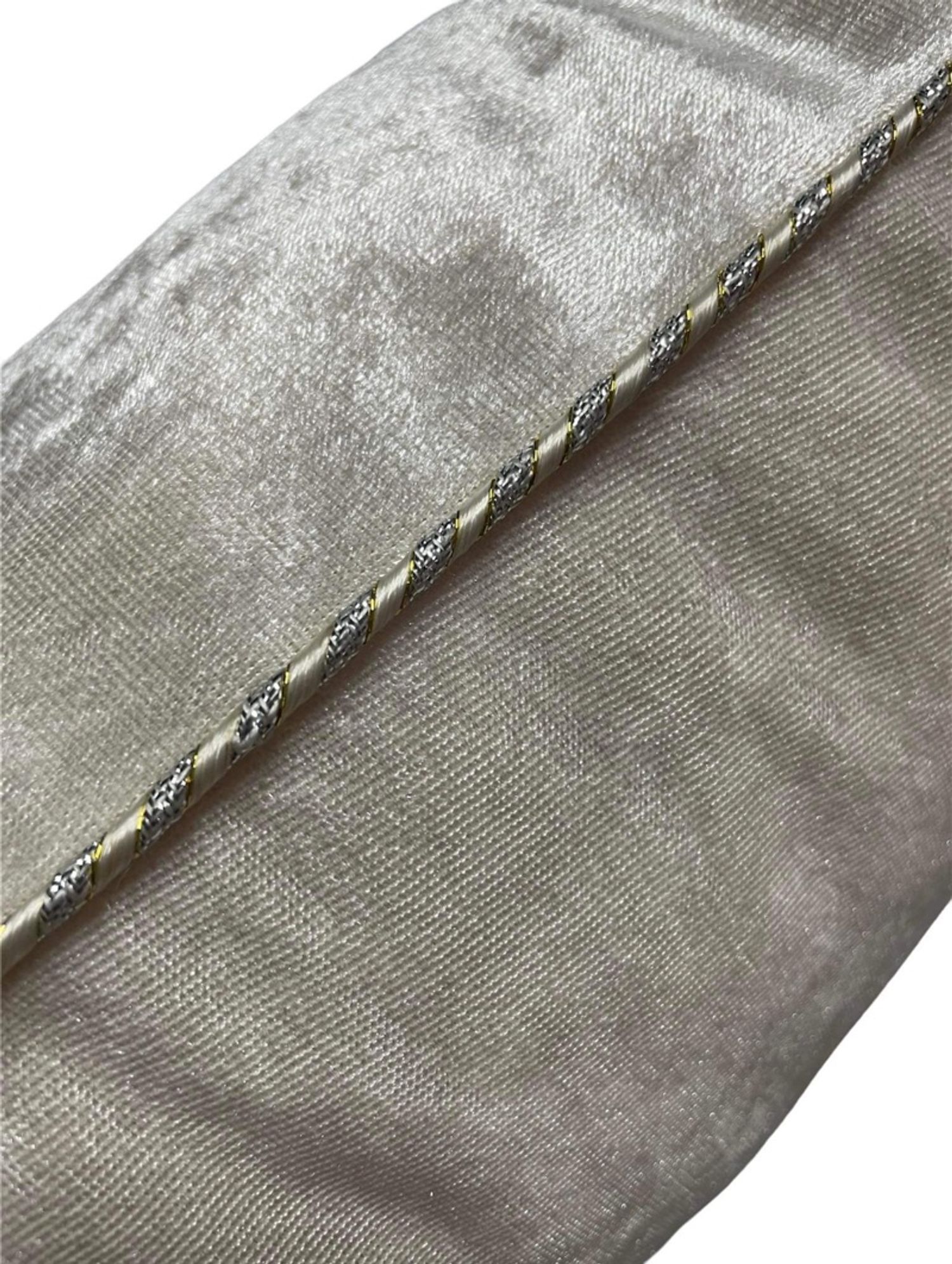 Цайвар торгомс/мөнгөлөг хавч-тай