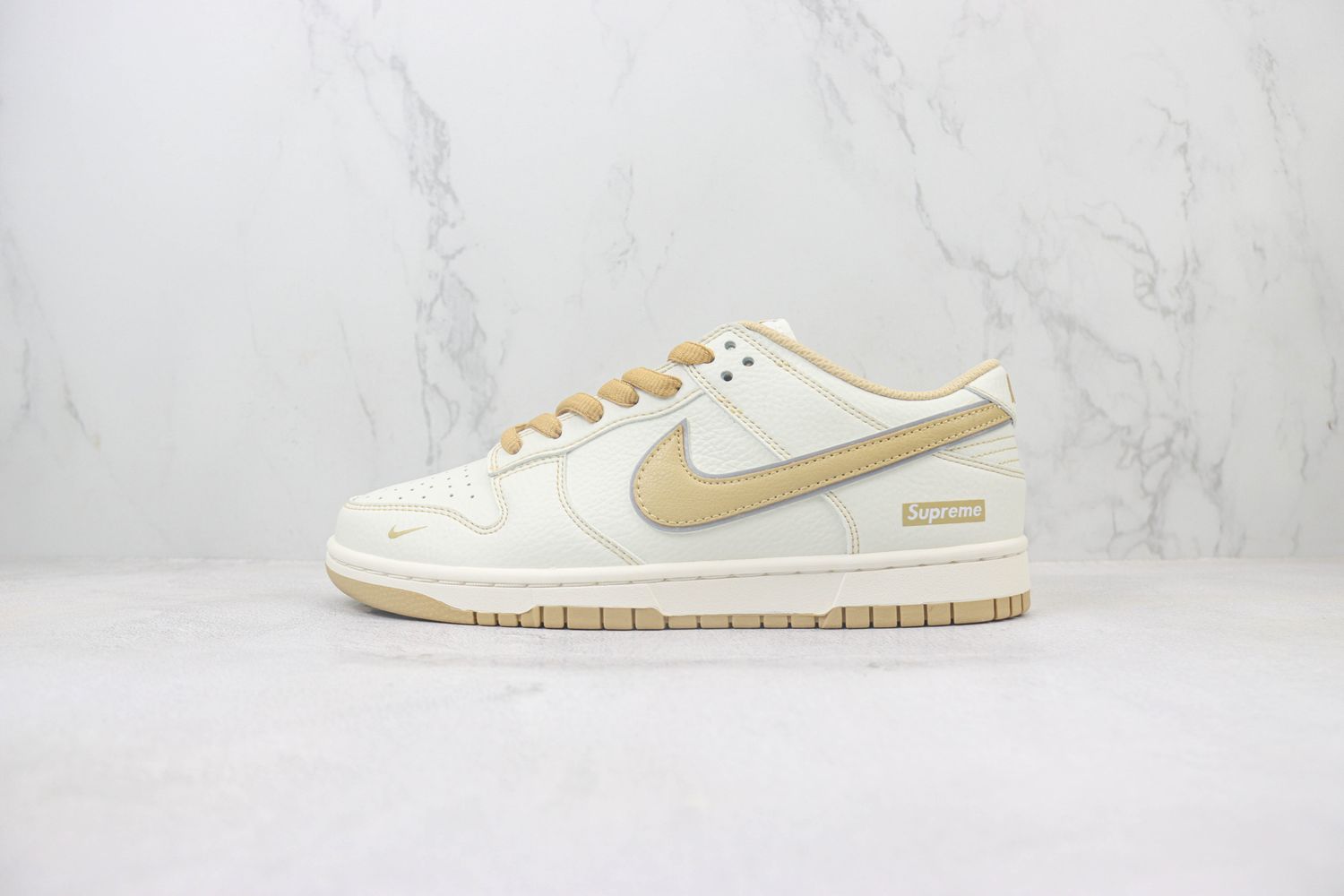 Nk SB Dunk Low x supreme 120