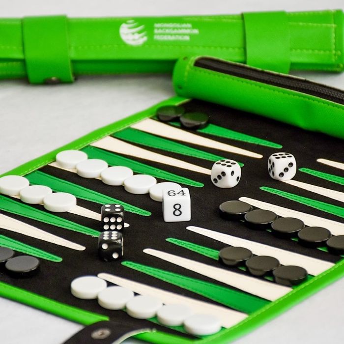 Backgammon /хуйлдаг/