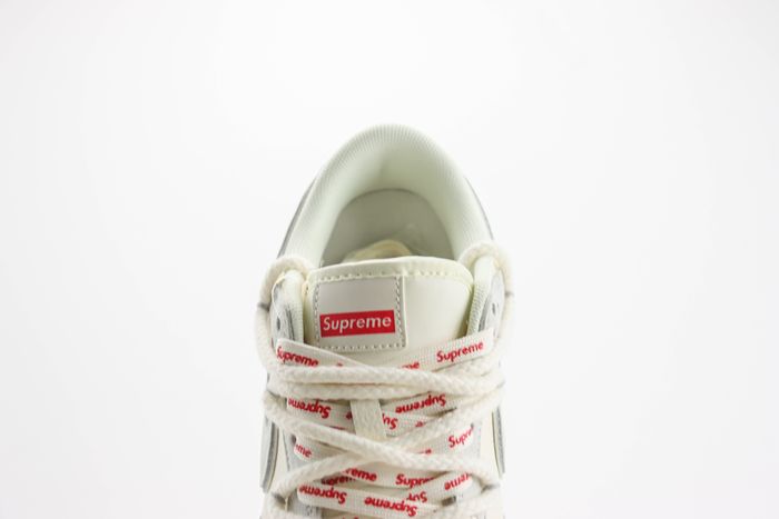  Nike SB Dunk Low x supreme 14