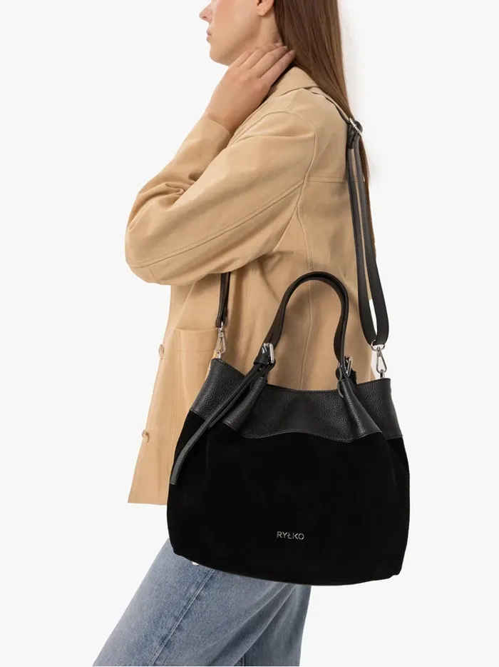 Black medium-sized handbag