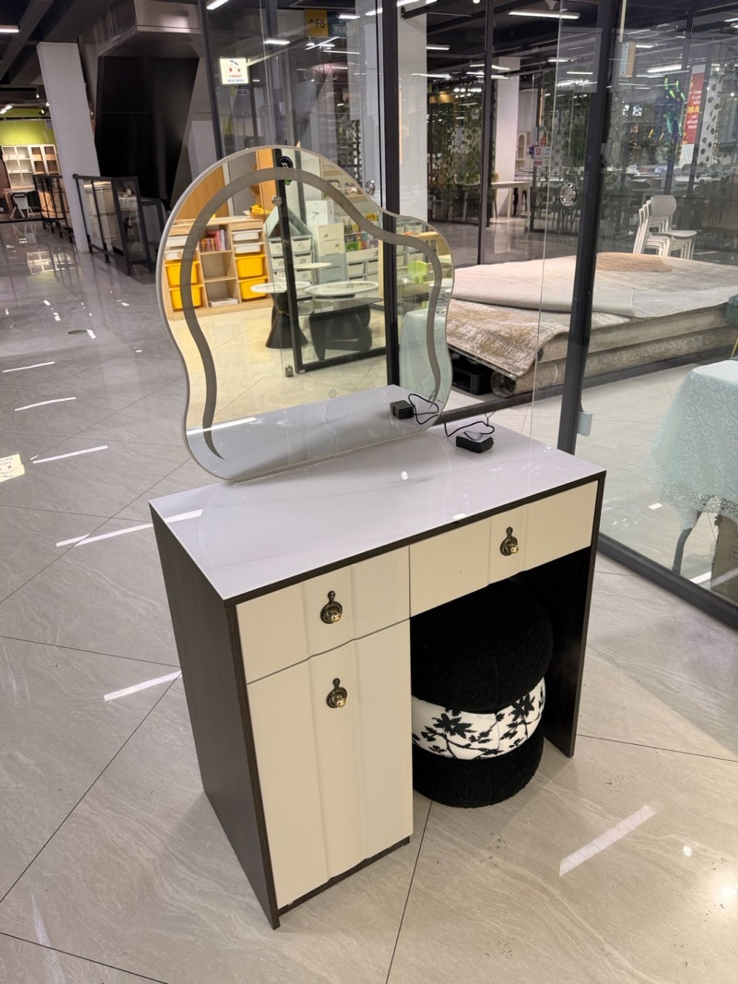 гоо сайхны ширээ 