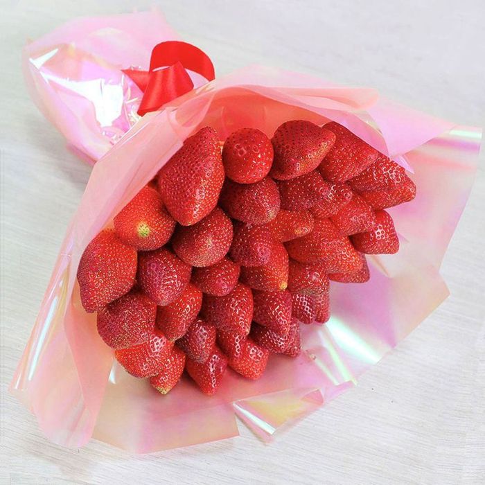  Гүзээлзгэнэтэй баглаа   М загвар 