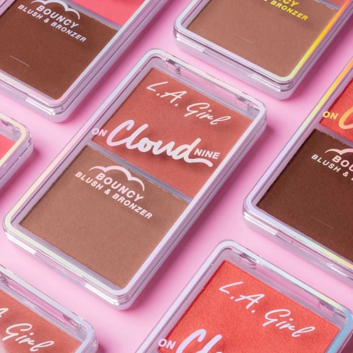 La girl On cloud 9 blush bronzer