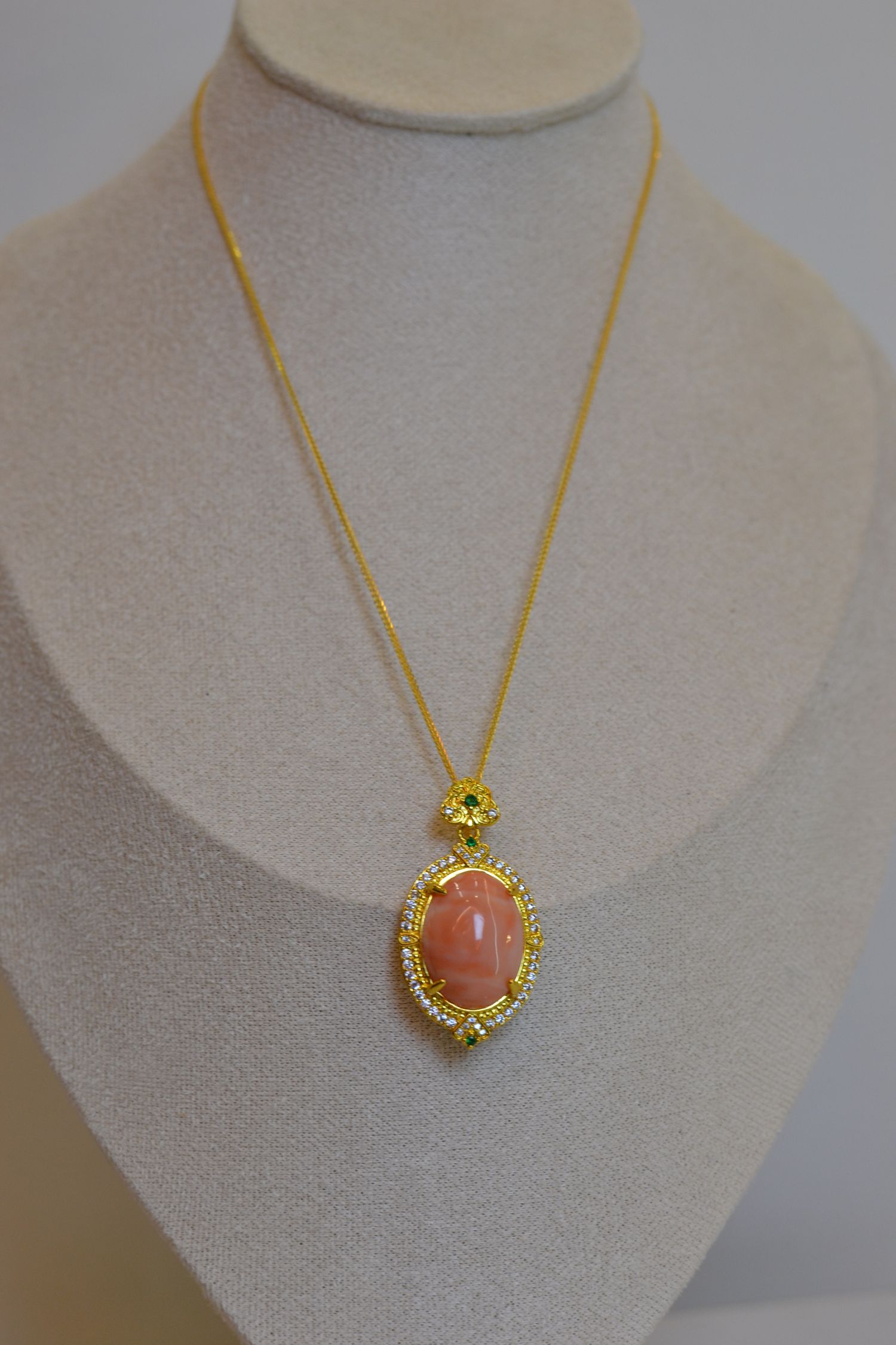 момо шүрэн кулон