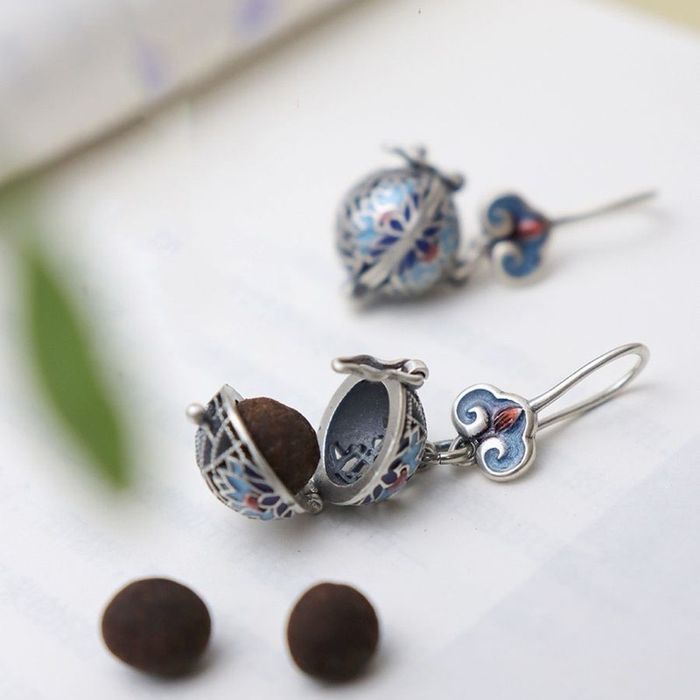 Монгол ээмэг  