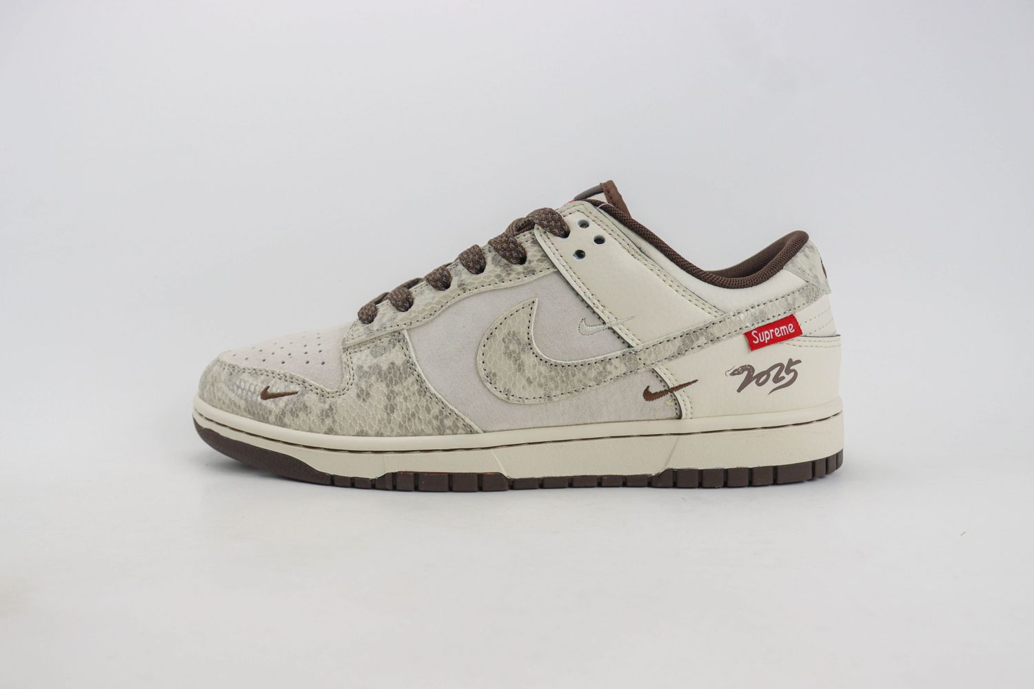  Nike SB Dunk Low x supreme 26