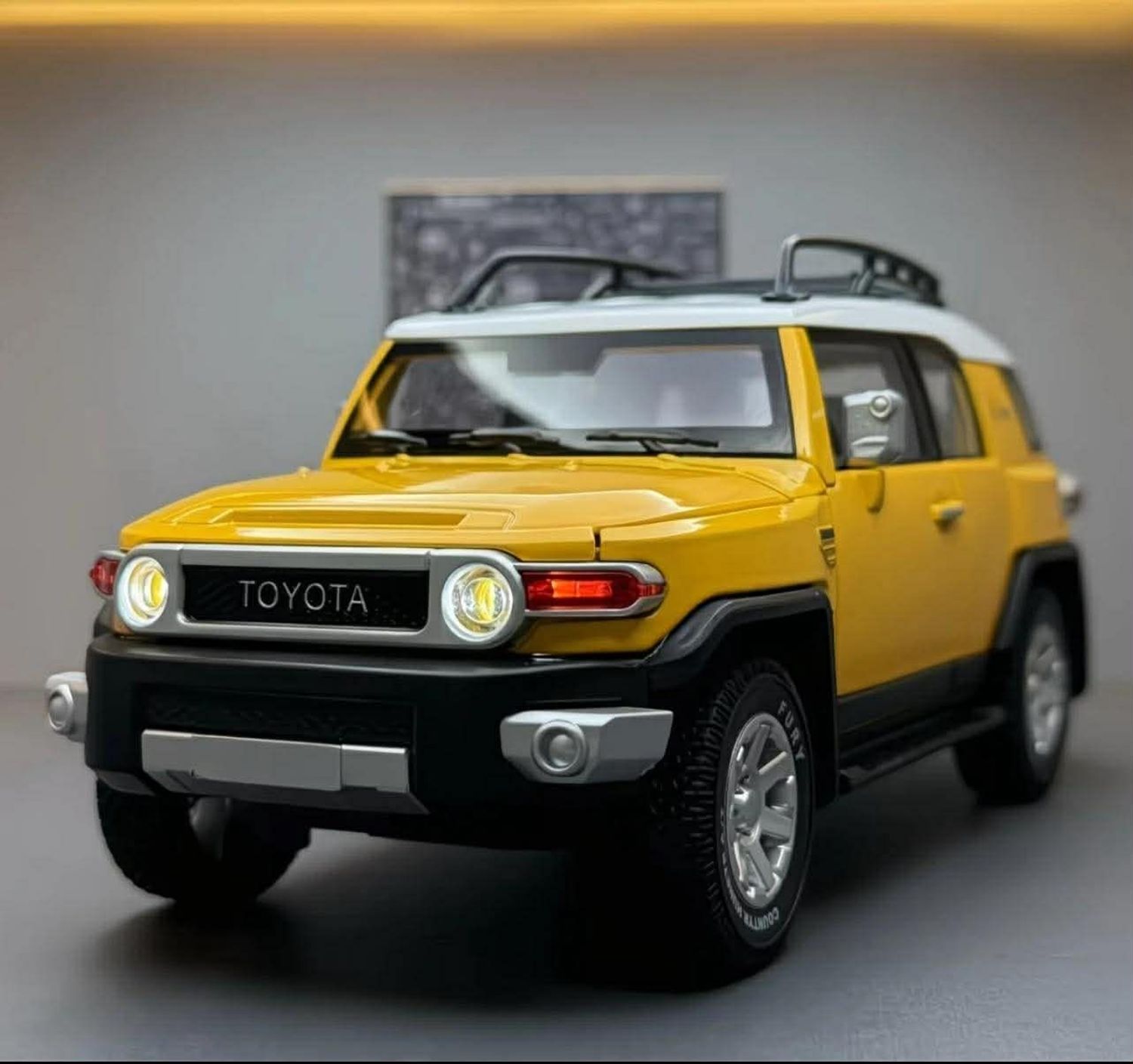 Toyota FJ Cruiser Yellow