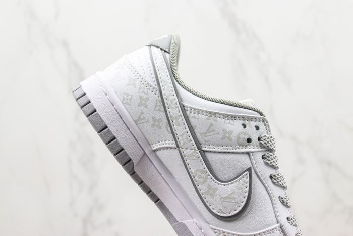 NIKE SB Dunk Low x LV 131