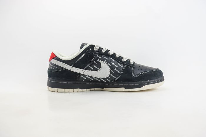 Nike SB Dunk Low x supreme 21