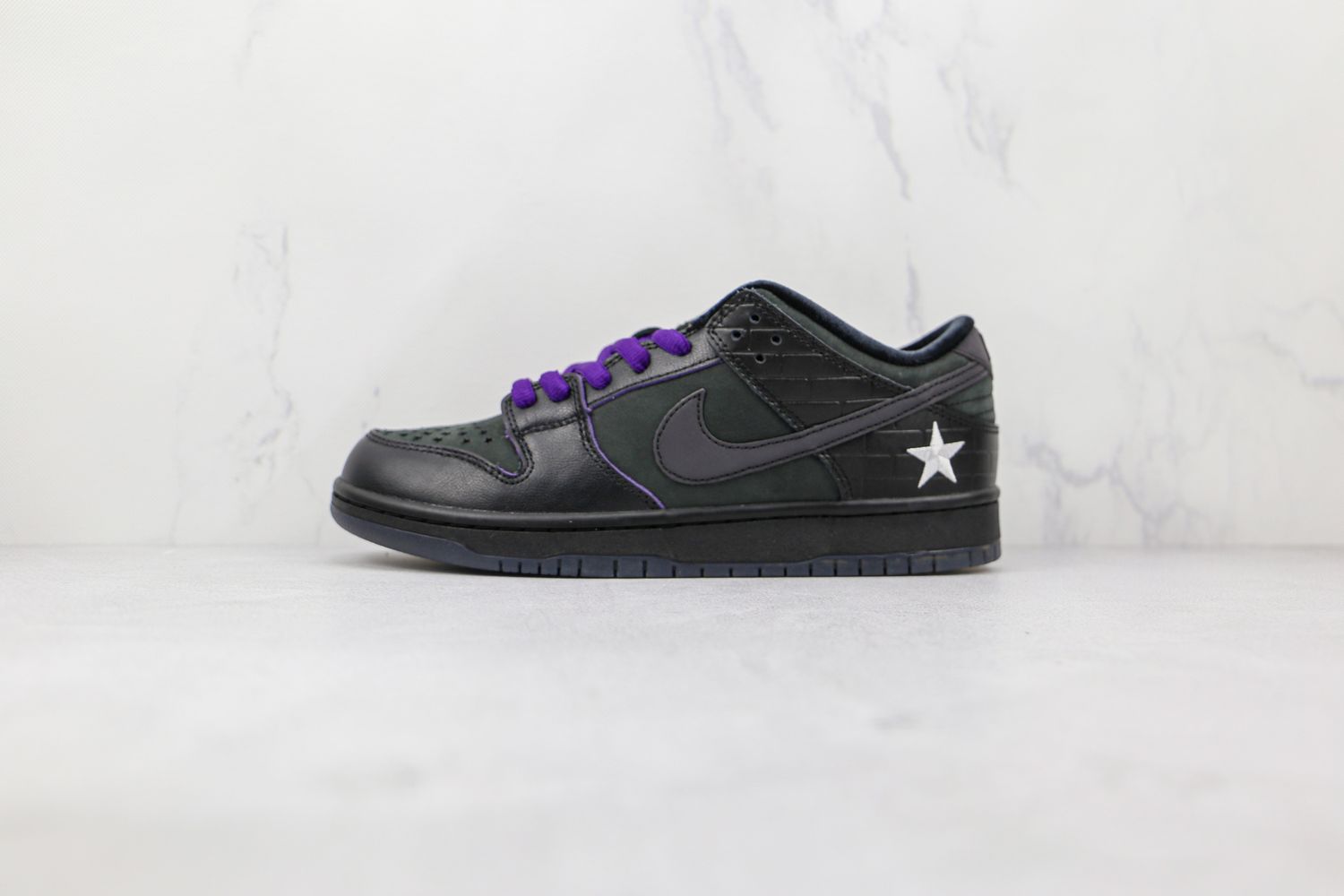 Nike SB Dunk Low Familia First Avenue