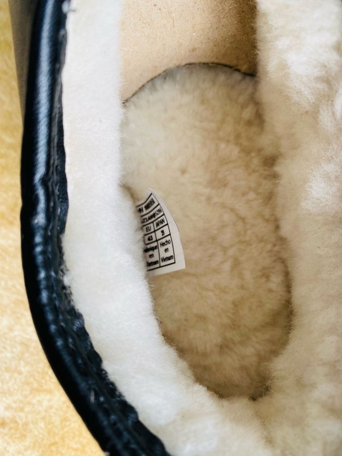 Нэхий дотортой арьсан гутал 