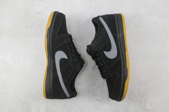 Nike SB Dunk Low Pro Skate Shoe