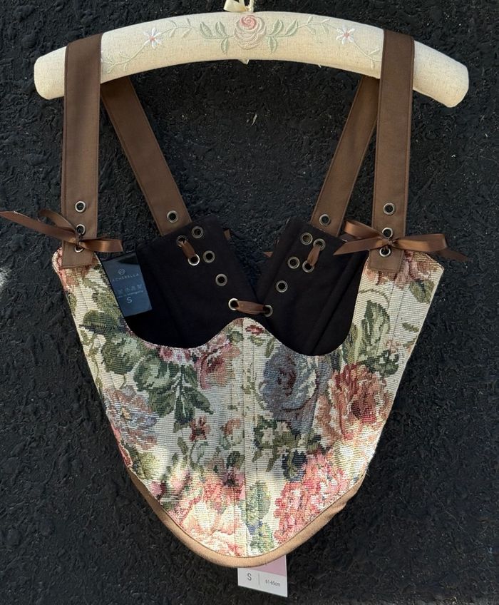 ‘Vintage garden’ underbust corse