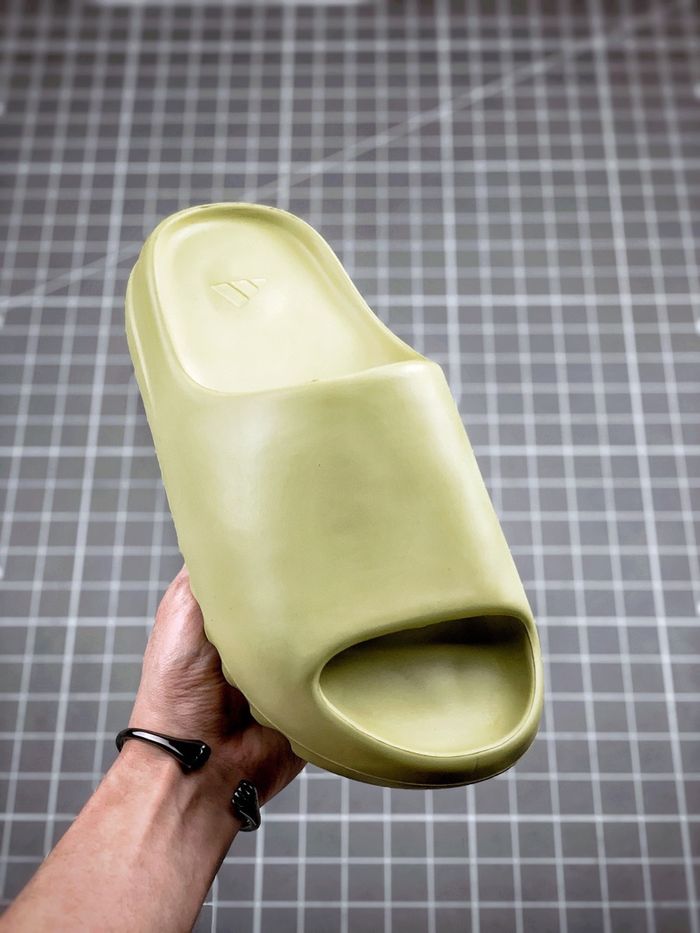 Kanye West x Adidas Yeezy Slide "Resin"