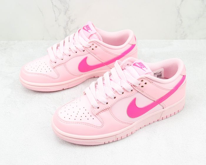 Nike Dunk Low Triple Pink