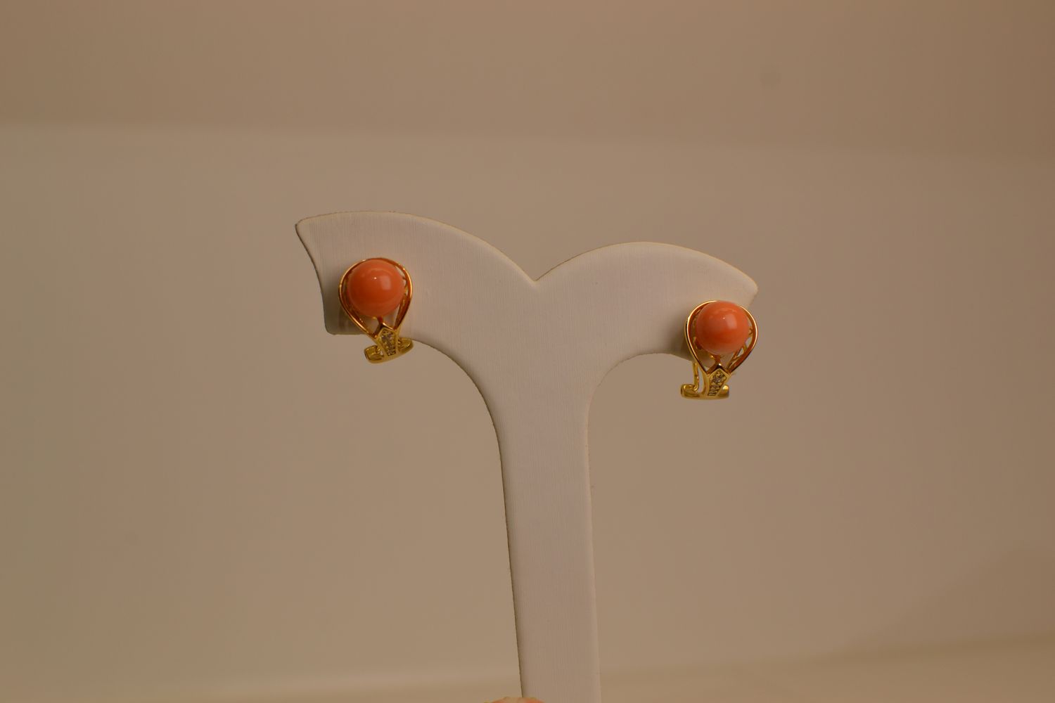 ягаан шүрэн ээмэг