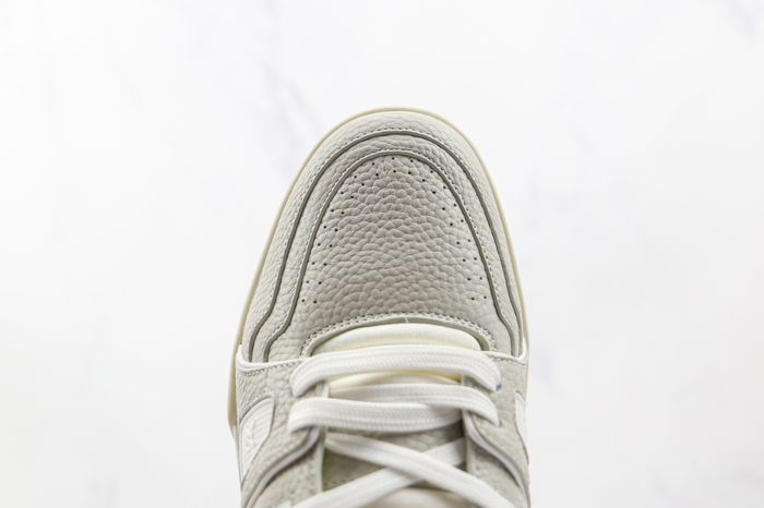 LOUIS VUITTON Trainer Low Top Grey