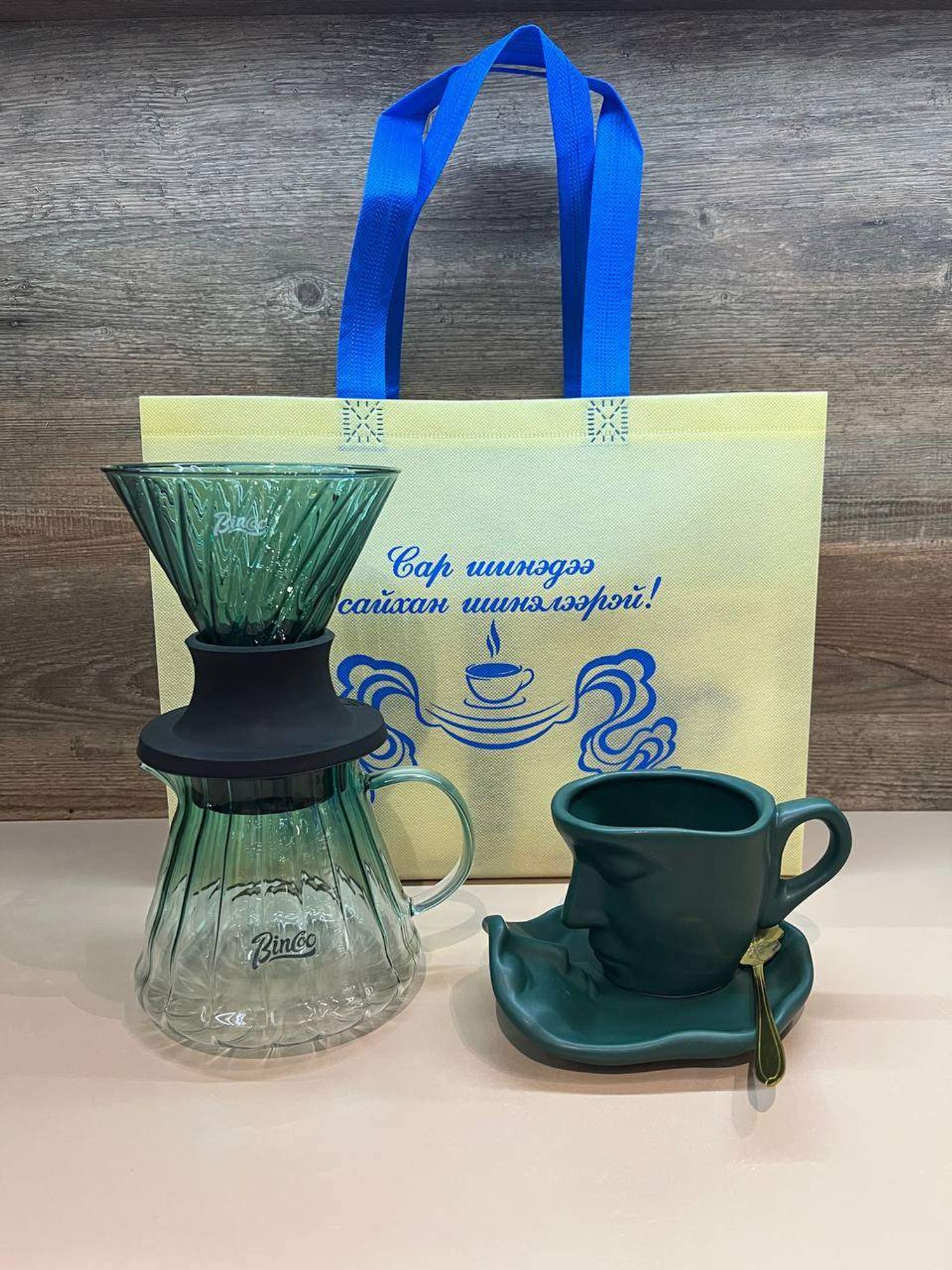 Нэрэгч, аяга тавагтай сэт 