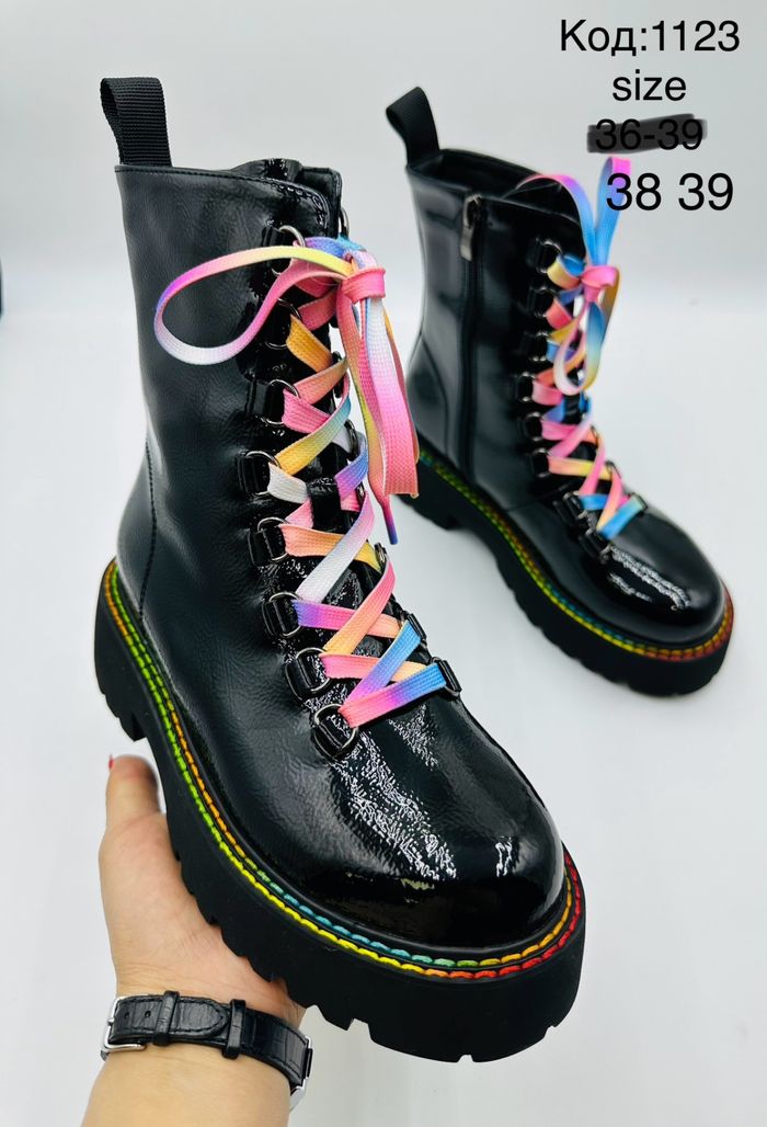 Өнгийн үдээстэй лак