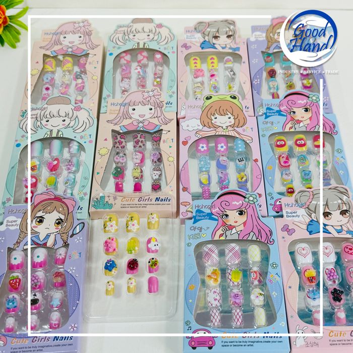 Наадаг хумс-хүүхэд, маникуртай