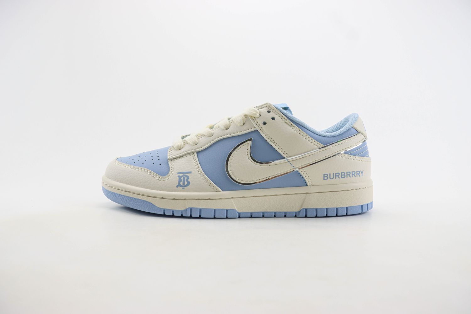 Nike SB Dunk Low x BURBRRY 02