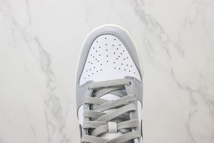 NIKE DUNK LOW PLATINUM TINT LIGHT CARBON