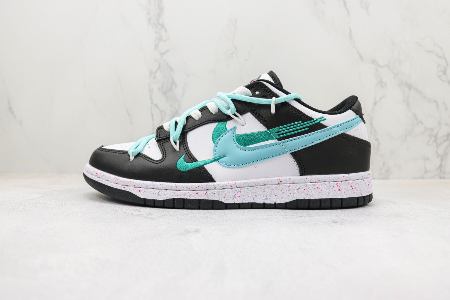 Nike Dunk Low ‘Multiple Swooshes’ 