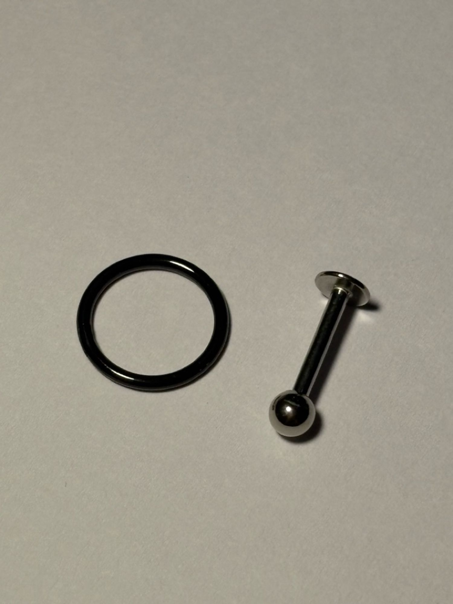 Уруулын ээмэг 