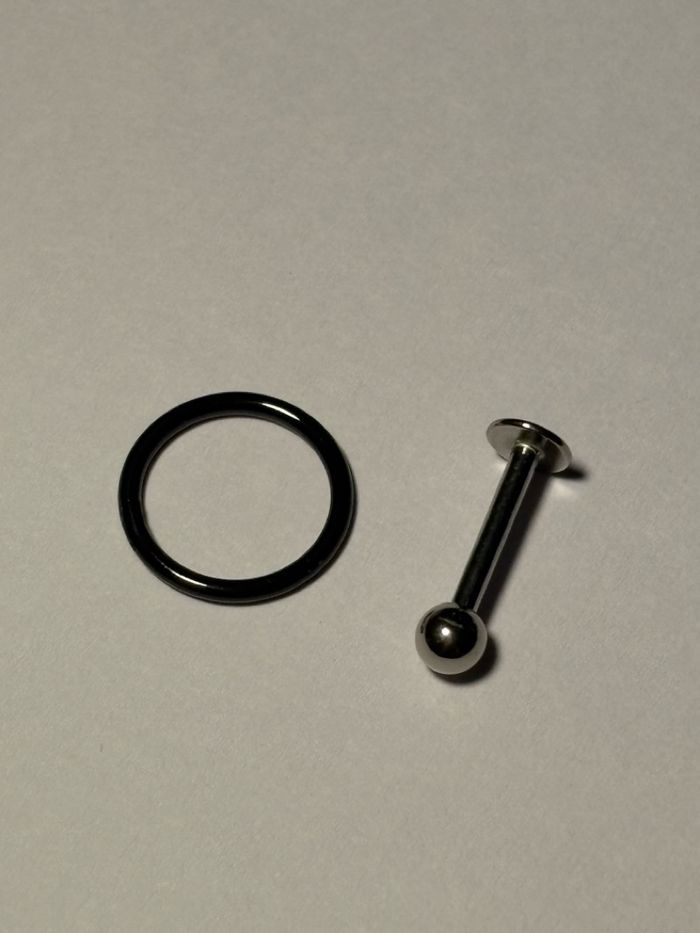 Уруулын ээмэг 