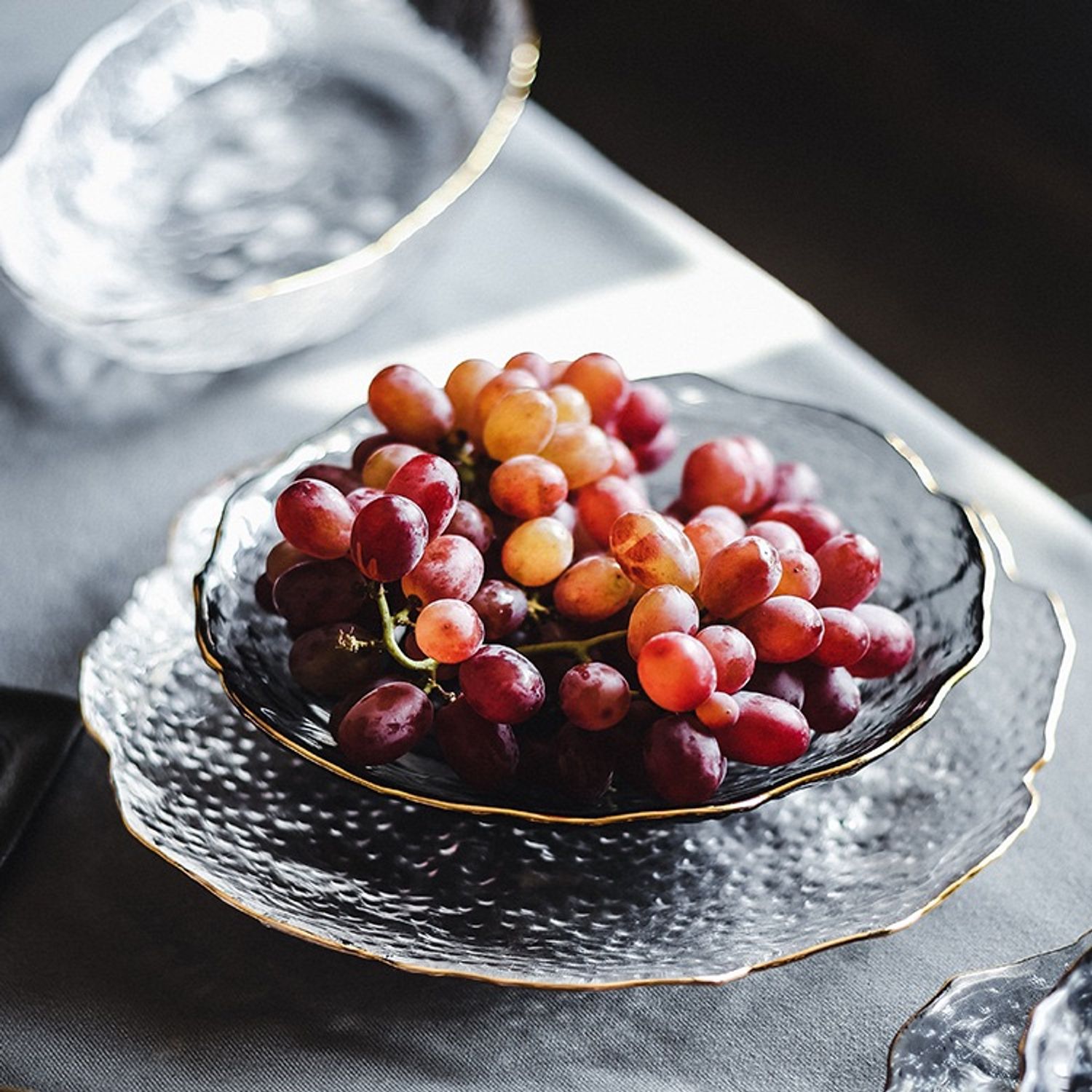 алтан хүрээтэй хүнхэр өнгөгүй таваг