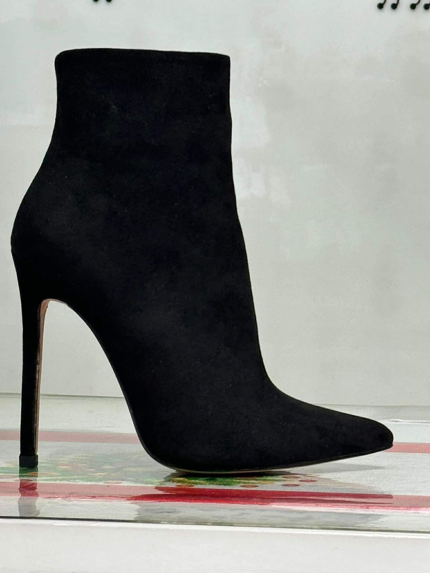 Элгэн өсгийт