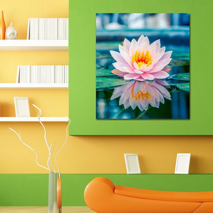 Усны мандал дээрх бадамлянхуа, тусгал