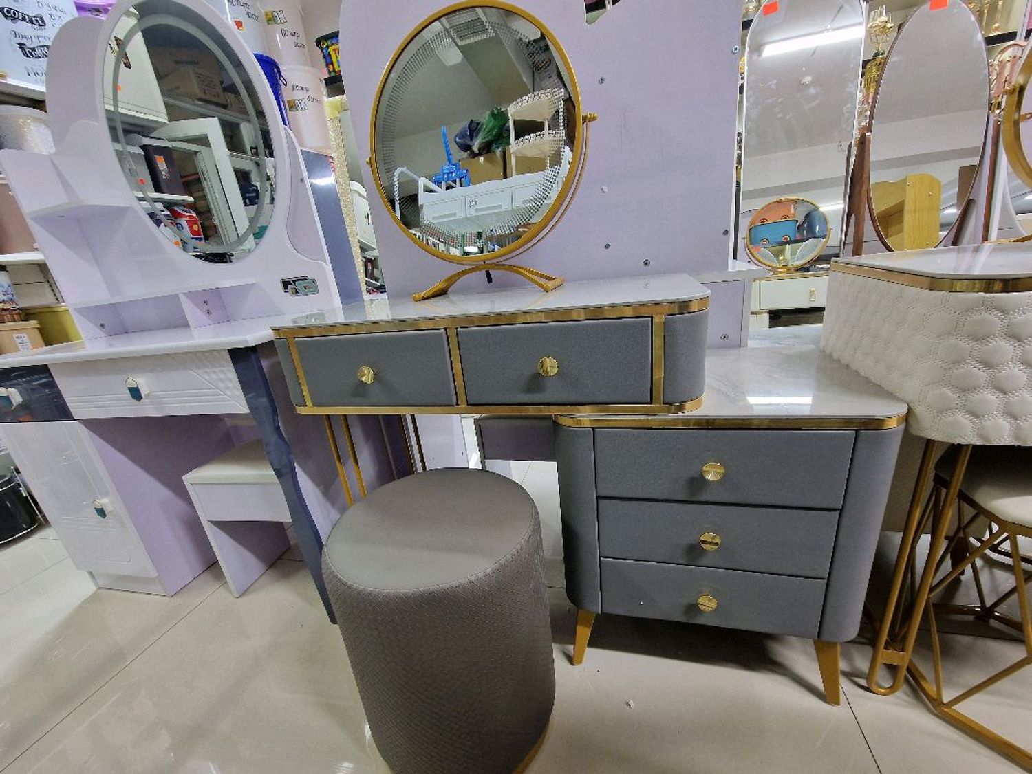 Гоо сайхны ширээ сандал 