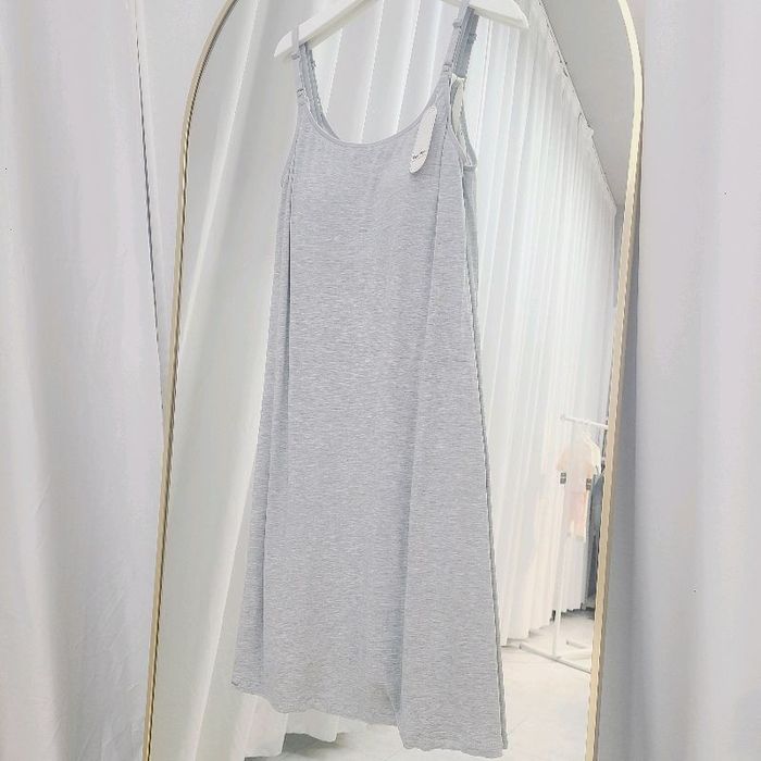 Нарийн мөртэй хөхүүл сарафон