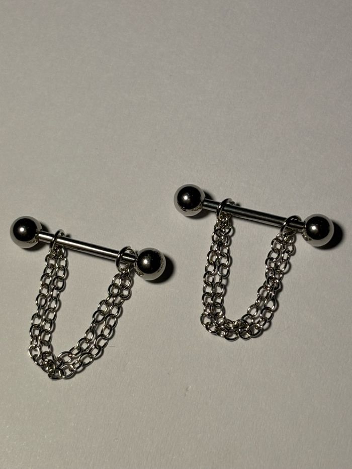 Хөхний ээмэг