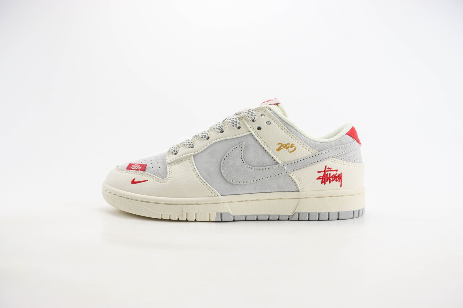 Nike SB Dunk Low x Stussy 29