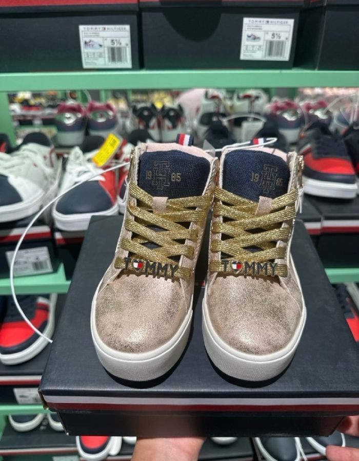 Tommy Hilfiger гутал