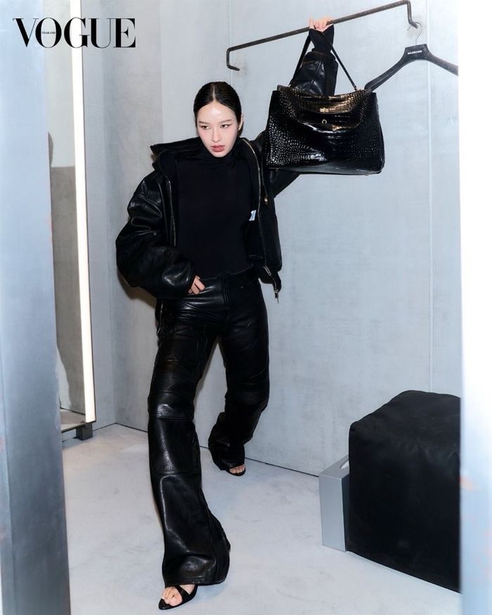 Бэлэн хар цүнх 