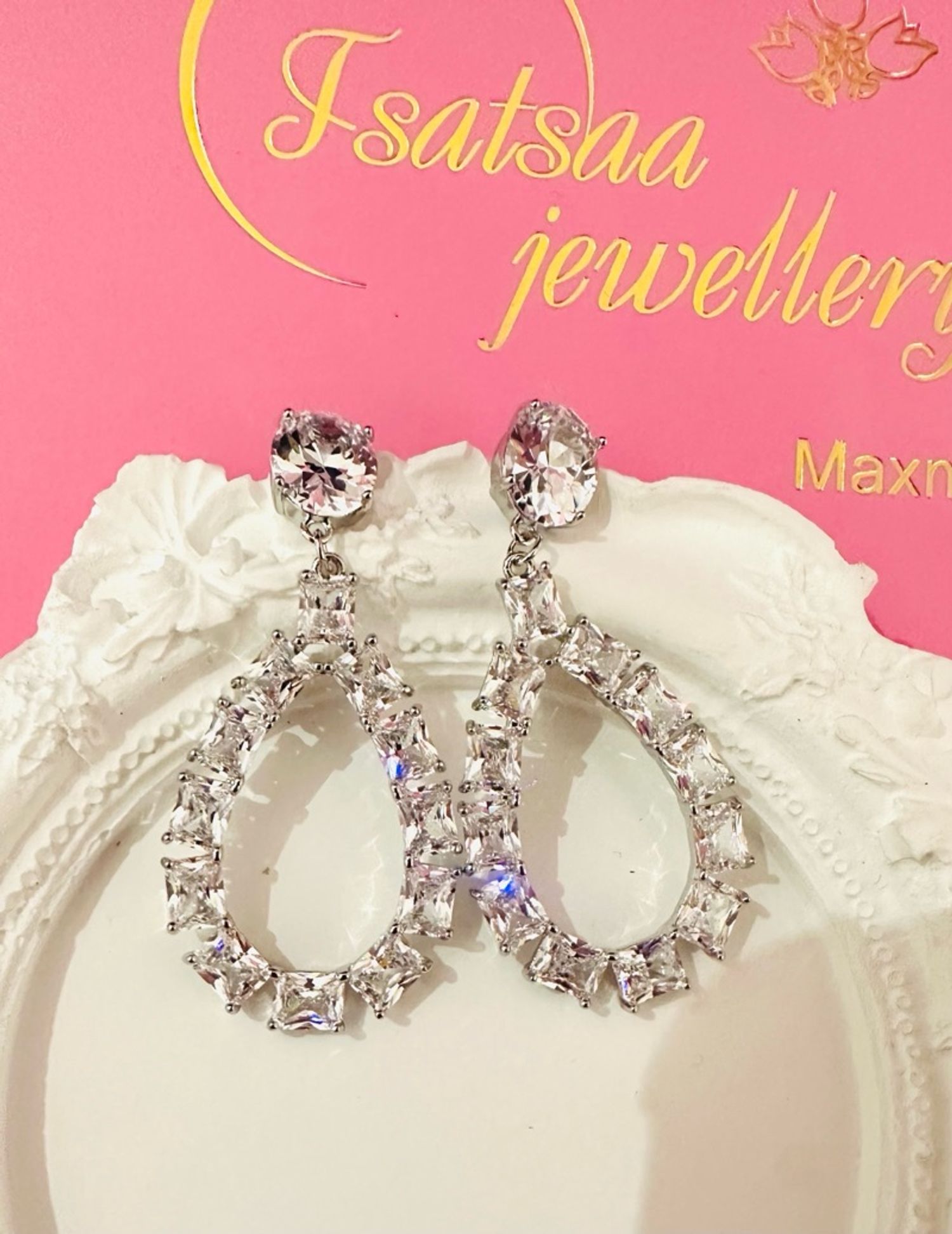 Шигтгээтэй ээмэг