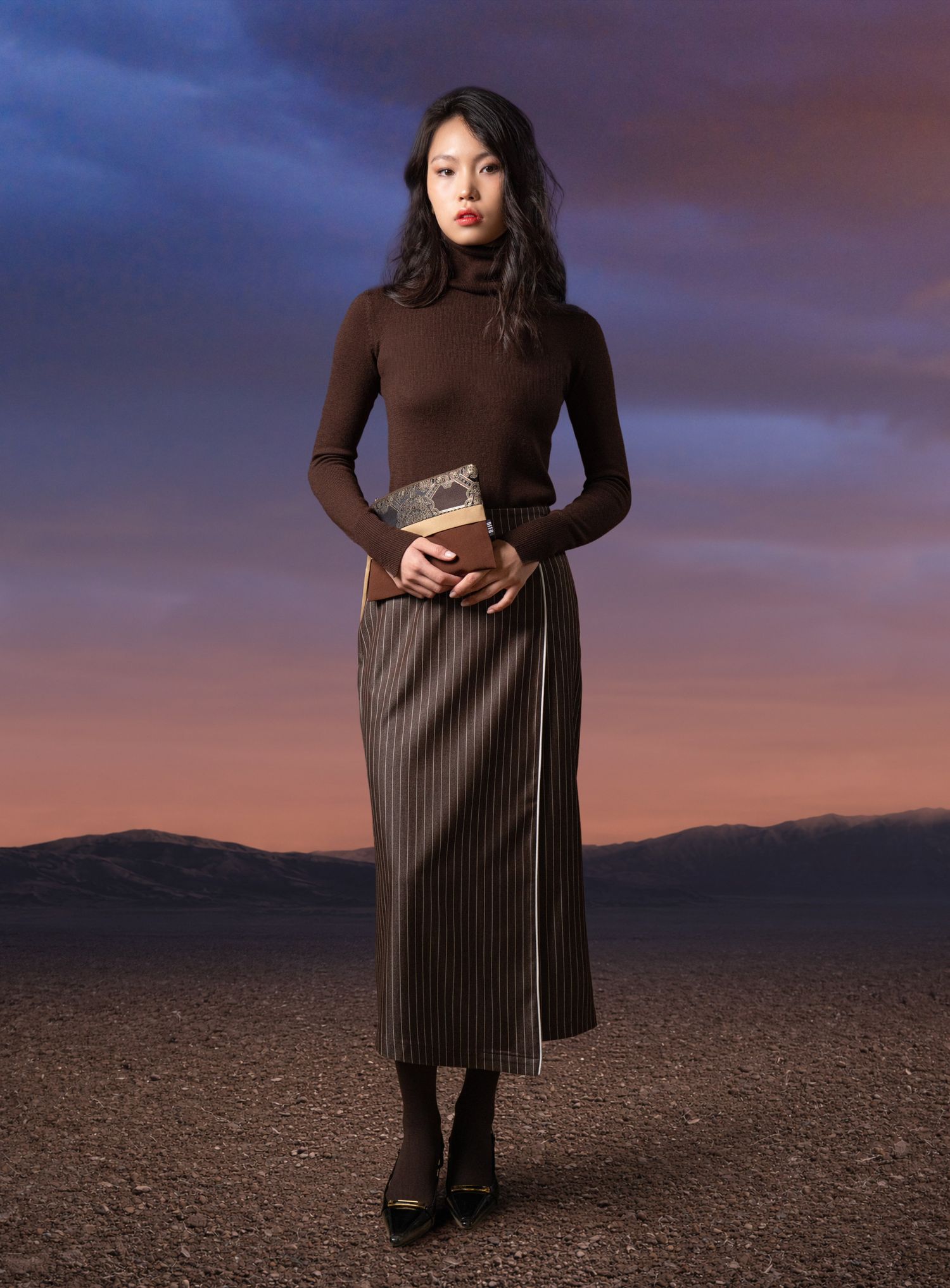 Урт шулуун юбка