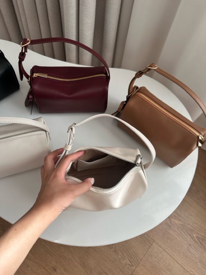 https://cdn.zochil.shop/cfa5c5e5-9c51-4475-a32a-07d7b06693b3_t700.jpg