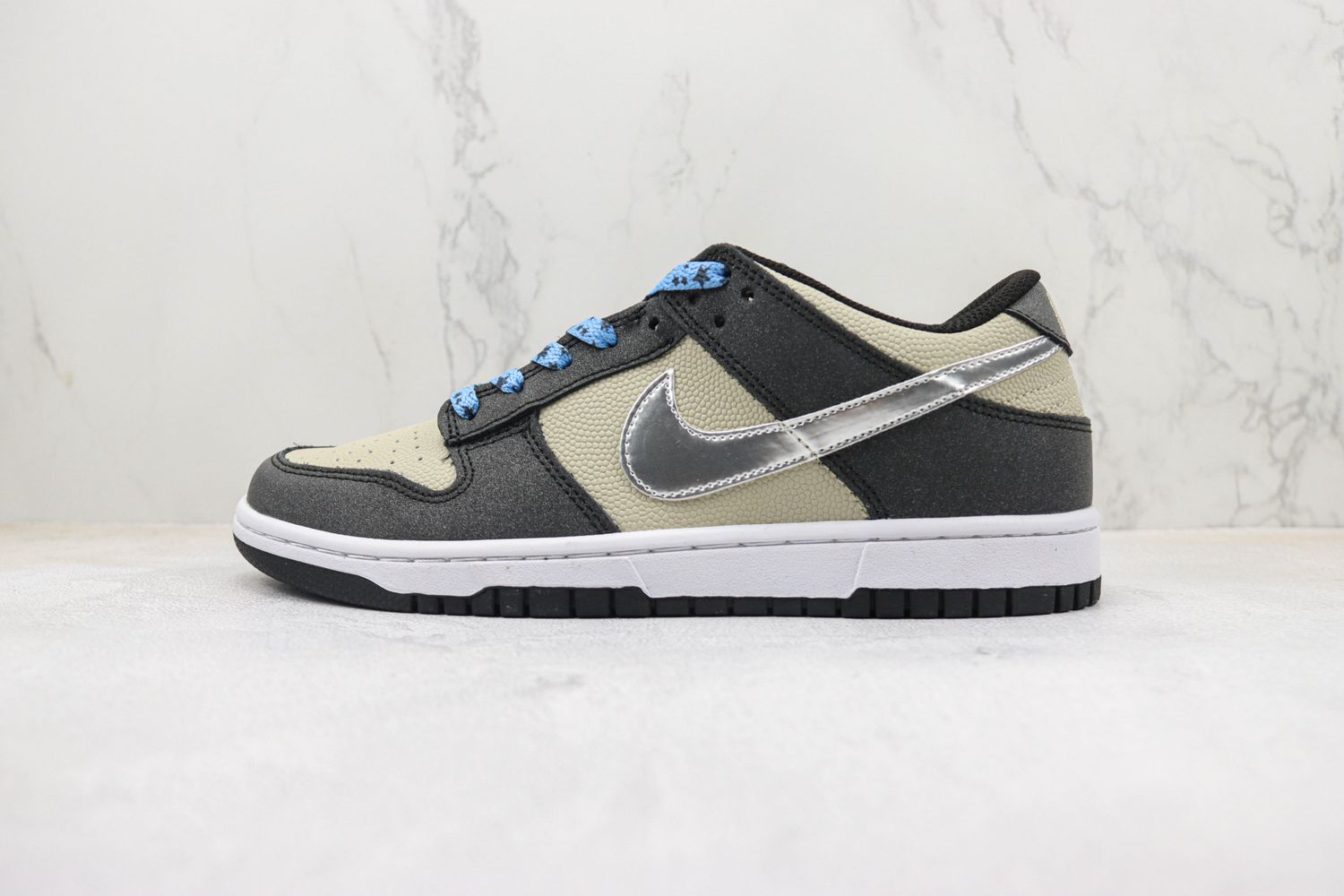  NIKE DUNK SB LOW “Light Bone”