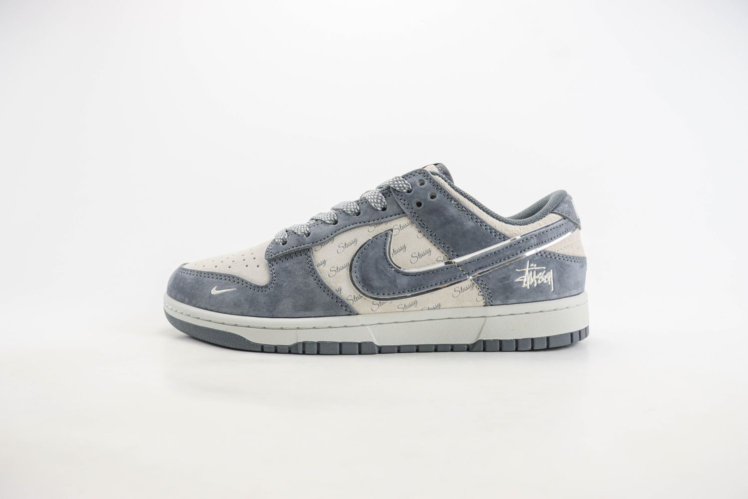 Nike SB Dunk Low x Stussy 68